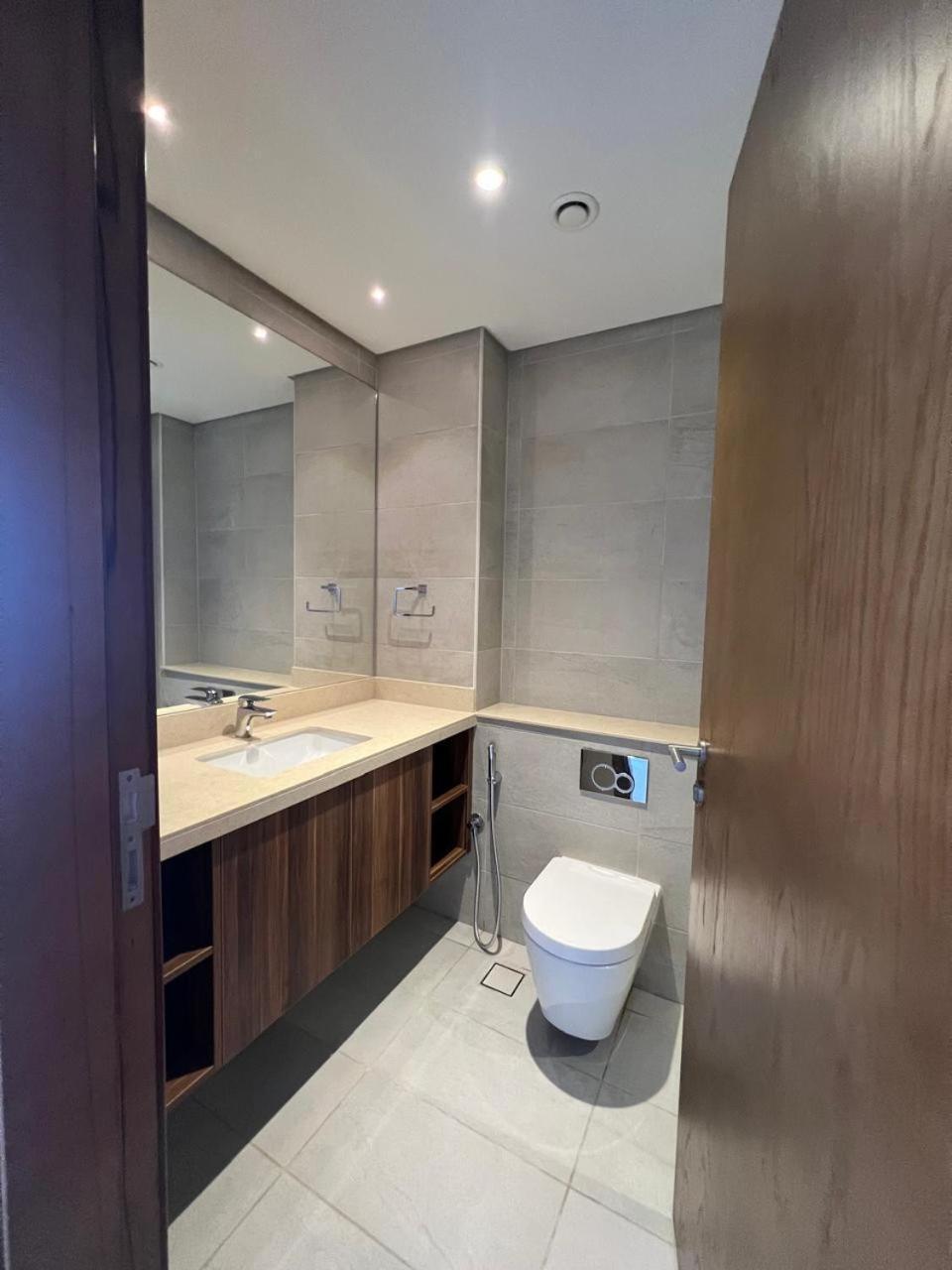 Luxurious By The In The Palm Jumeirah * Dubai